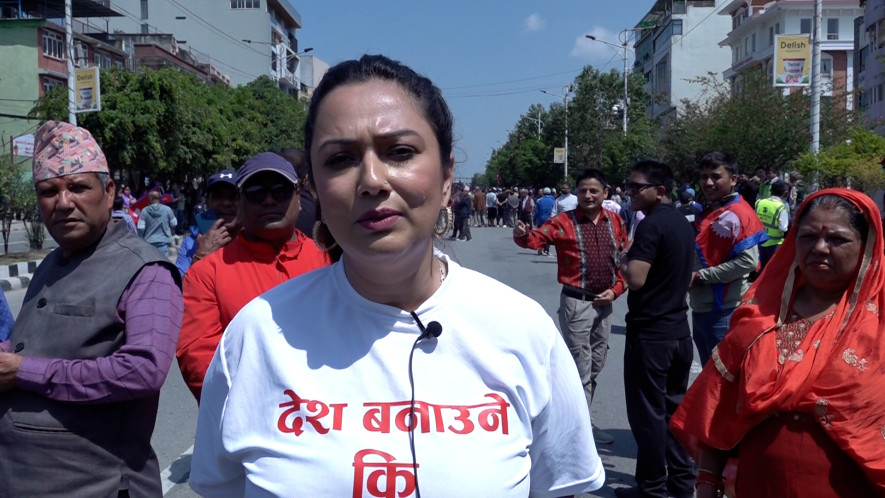 खुस्बु ओलीले भन्छिन्: दलालतन्त्र र दलतन्त्रको विरुद्ध सडकमा छौं 